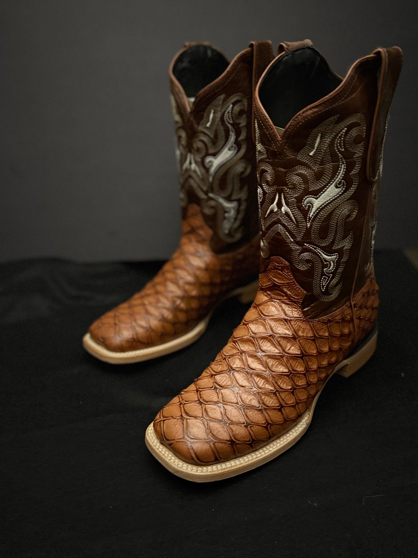 Bota Rodeo Punta Cuadrada Oso Hormiguero Clon Cognac WD 298